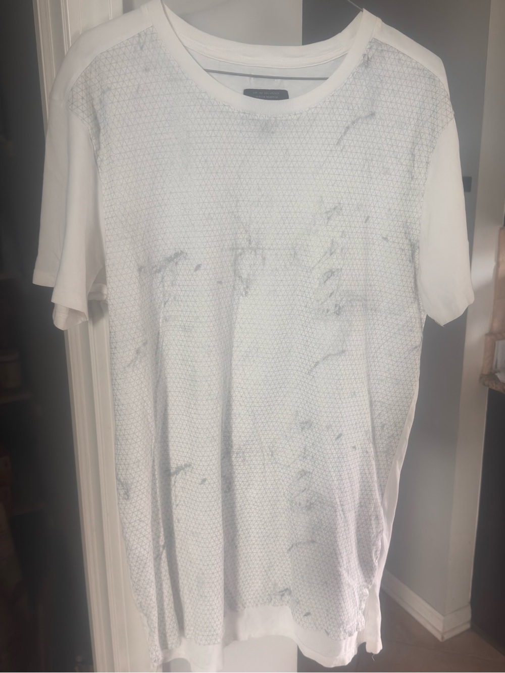 Guess White Short-Sleeve Crewneck Tee with Subtle Marble Print